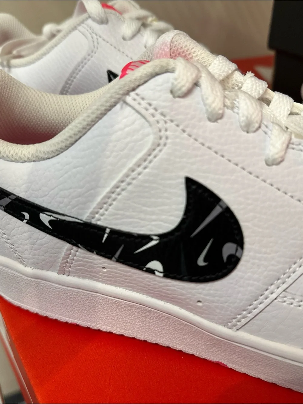 Nike White Leather court Low-Top